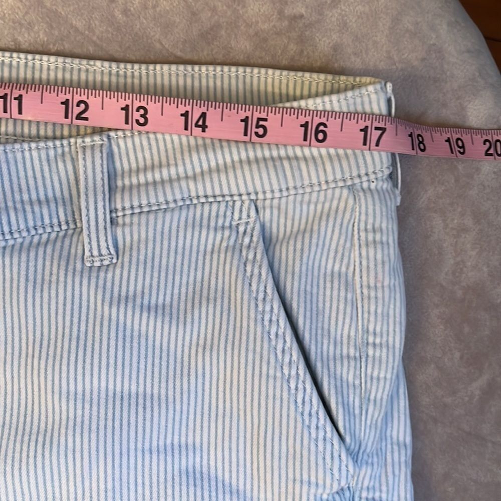 Levi’s Blue *Railroad Striped* Cuffed Jean Shorts Sz 31 - Picture 7 of 10